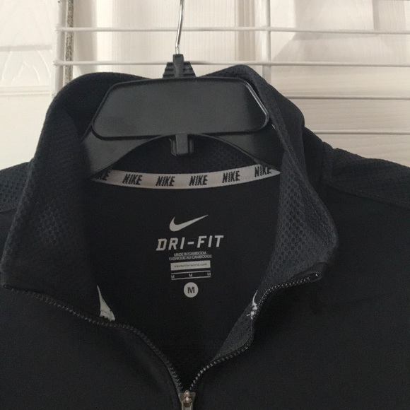 Nike Men’s pullover 1/4 zip black jacket  size M - Picture 2 of 6